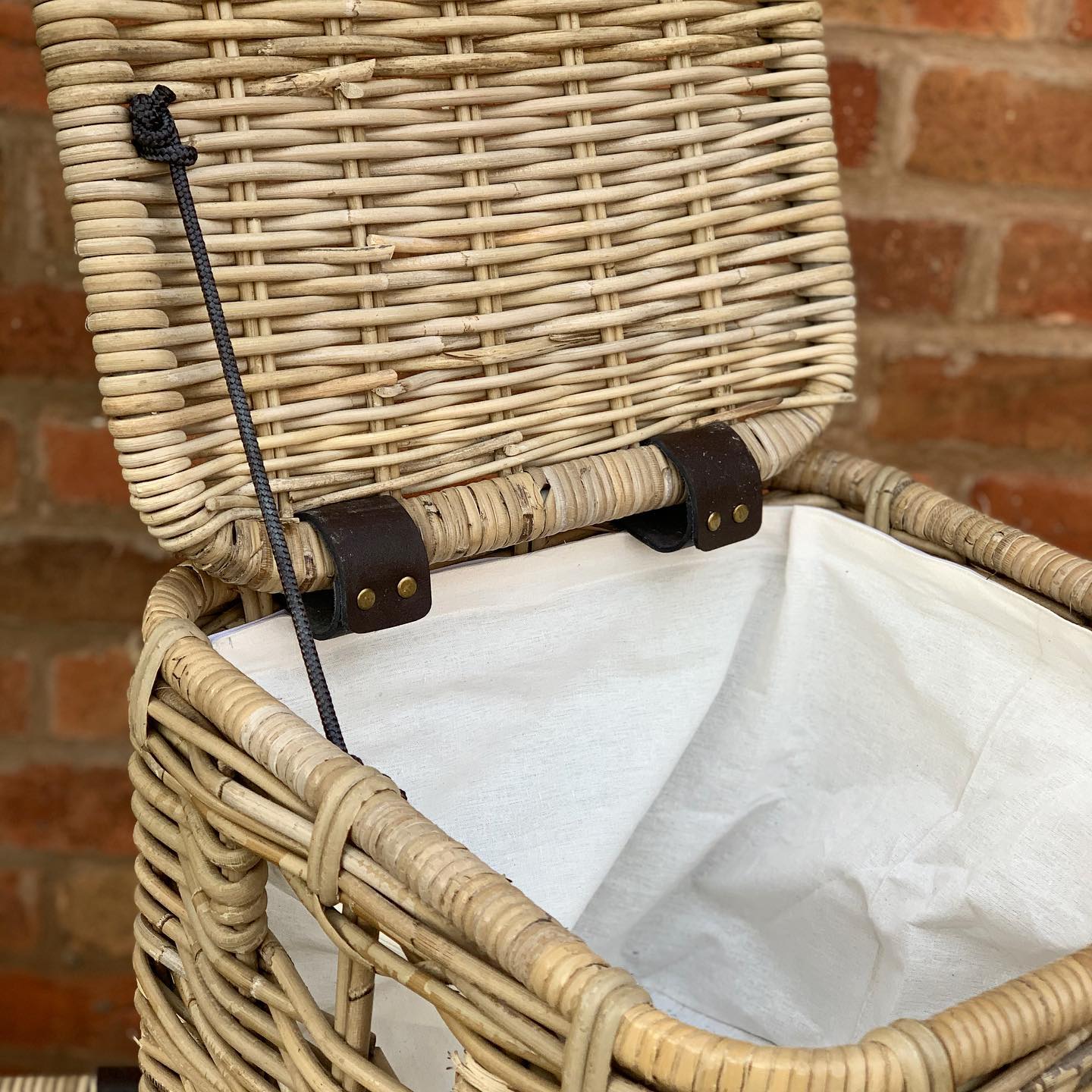 Wicker Trunk On Wheels With Liner
