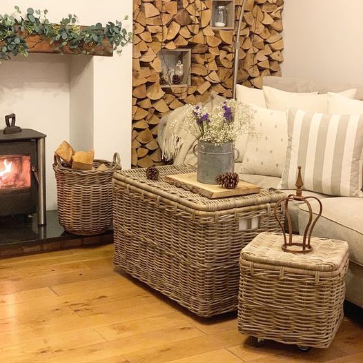 Wicker Trunk On Wheels With Liner