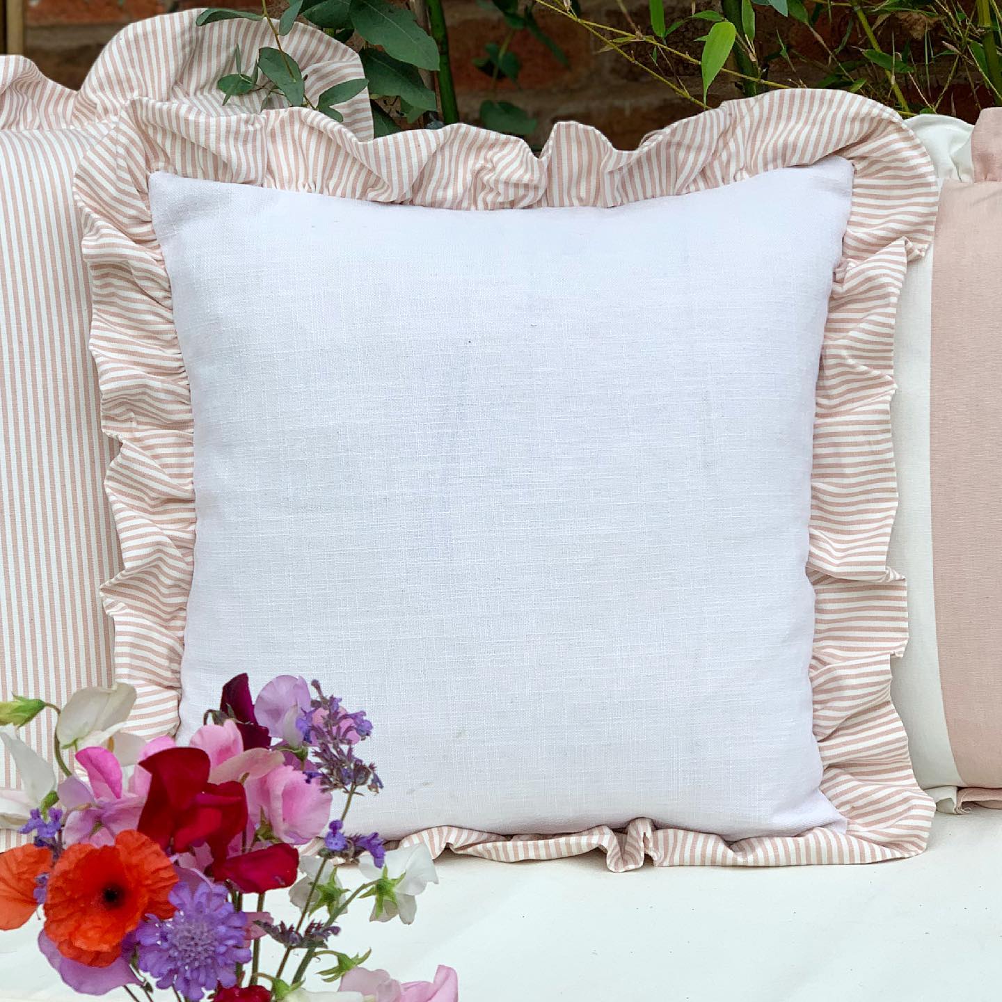 Thin Stripe Ruffle Cushion