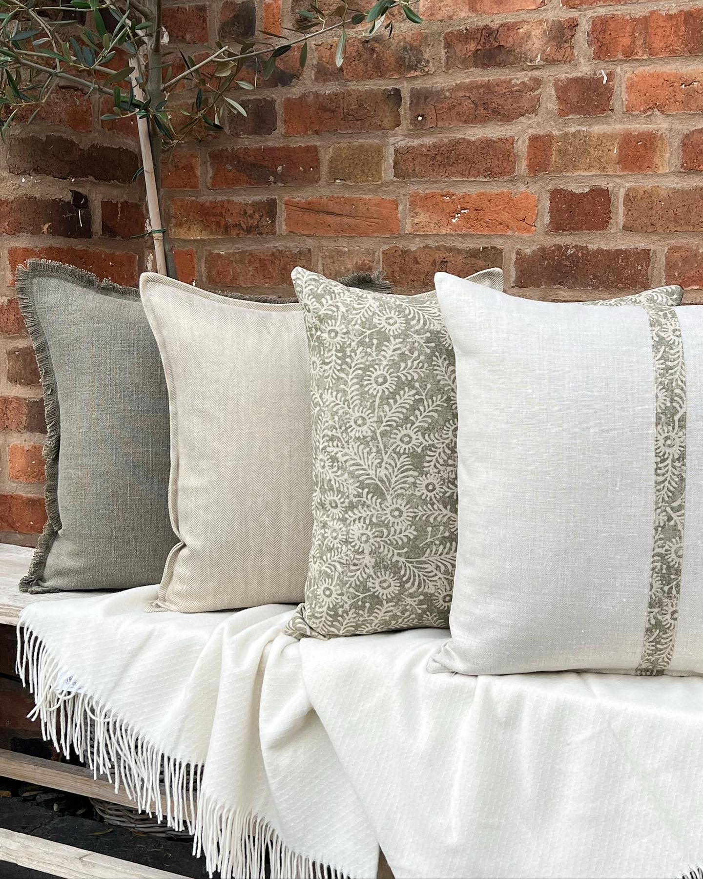 Herringbone Linen Oxford Edge Cushion