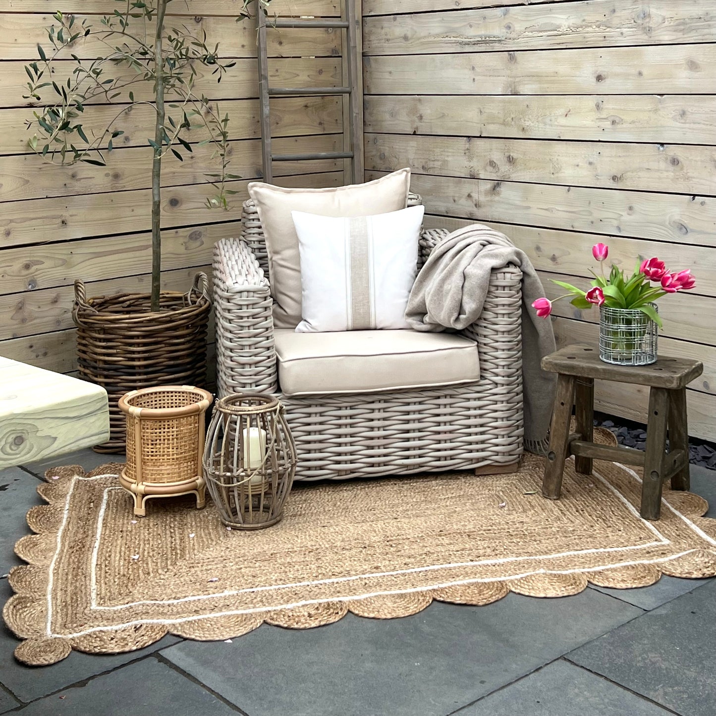 Jute Scalloped Rug